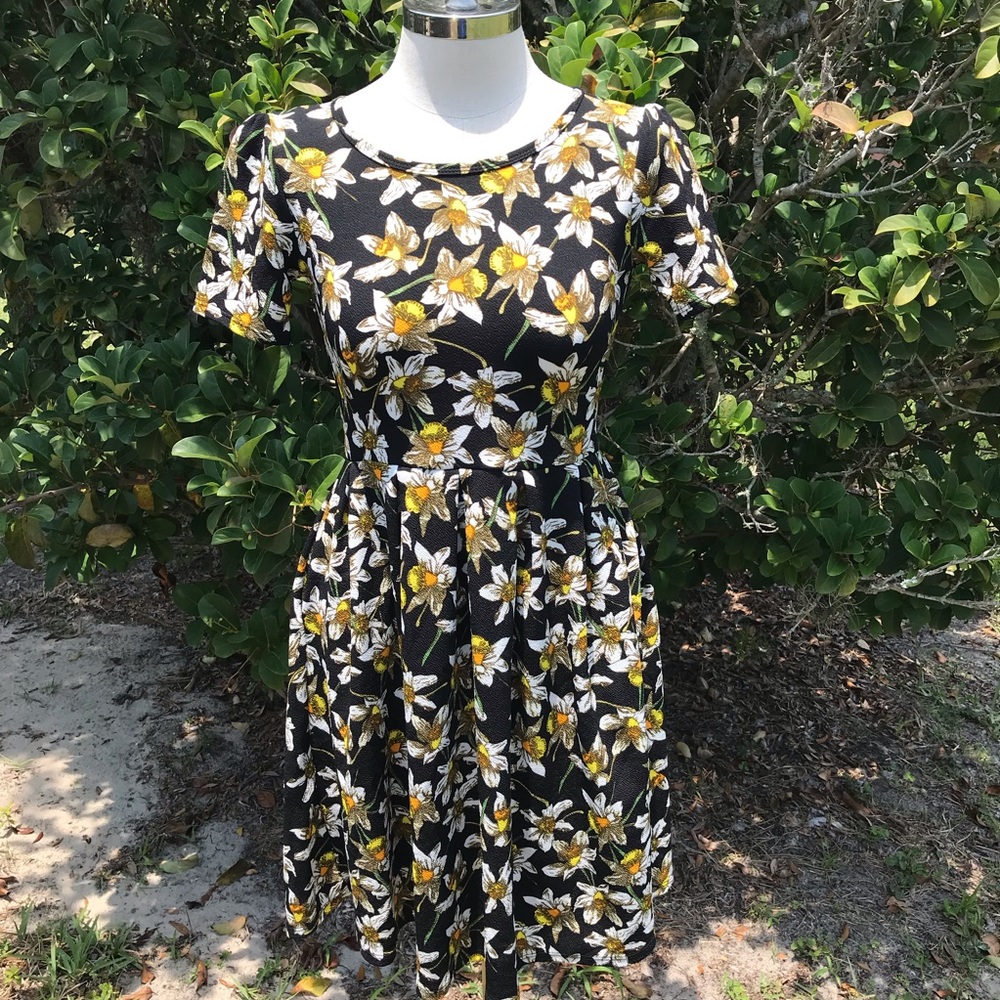 LulaRoe Amelia Daffodil Small Dress Summer Yellow